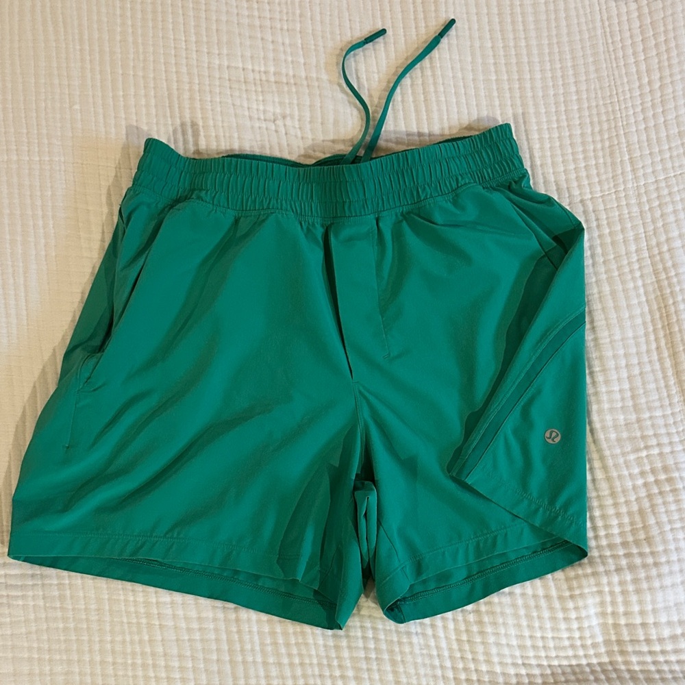 Lululemon 5” Pace Breaker Size MEDIUM Linerless Kelly Green Athletic Shorts
